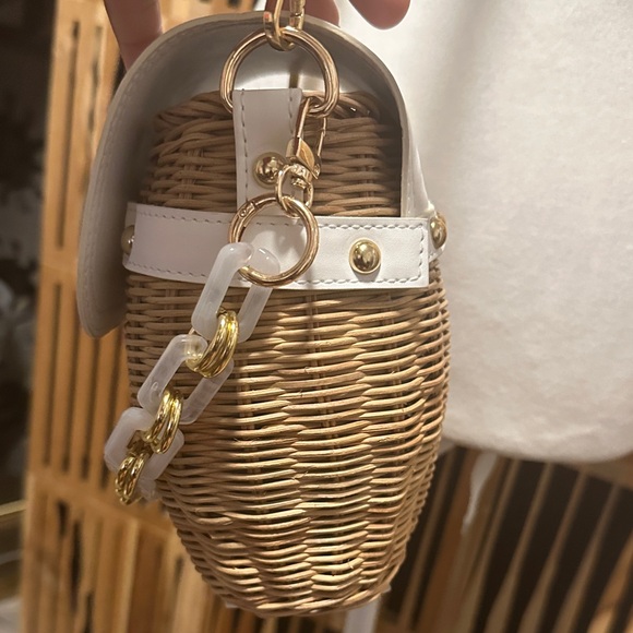 Tommy Bahama White Wicker Crossbody Bag with Gold Chain Accent - Picture 10 of 10